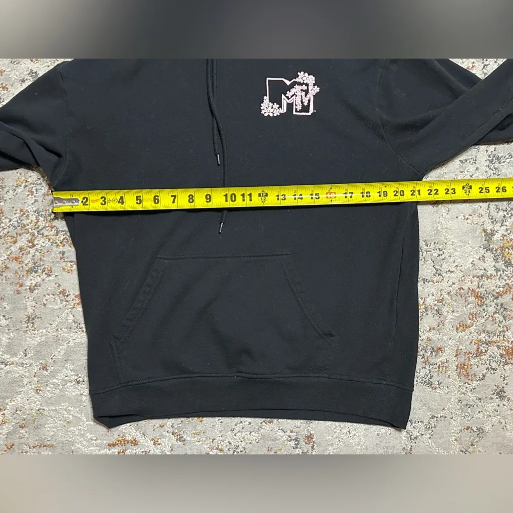 MTV Boyfriend Black Skull Music Television Hoodie Size Medium - Image 4