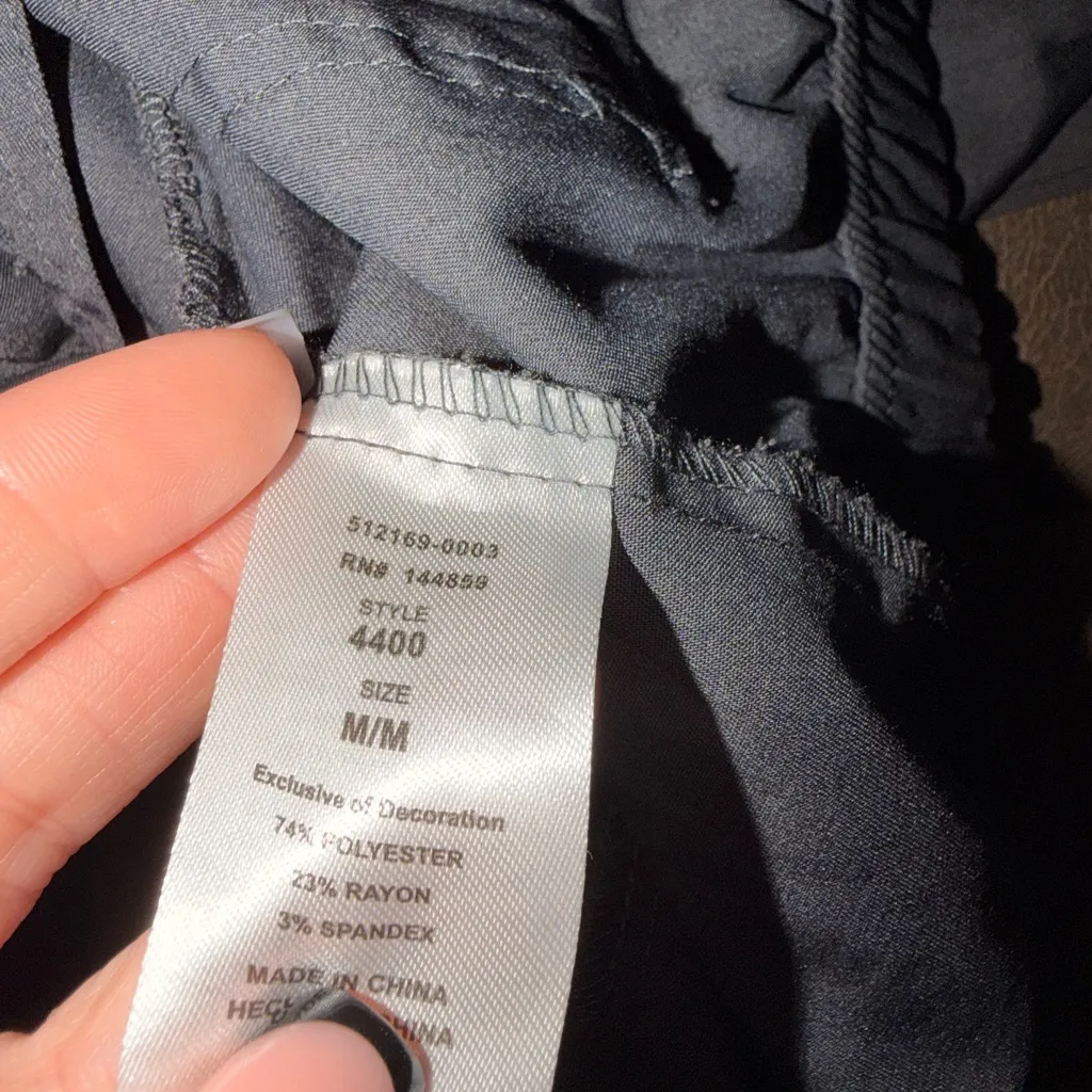 Women’s gray scrub pants Size M - Image 4