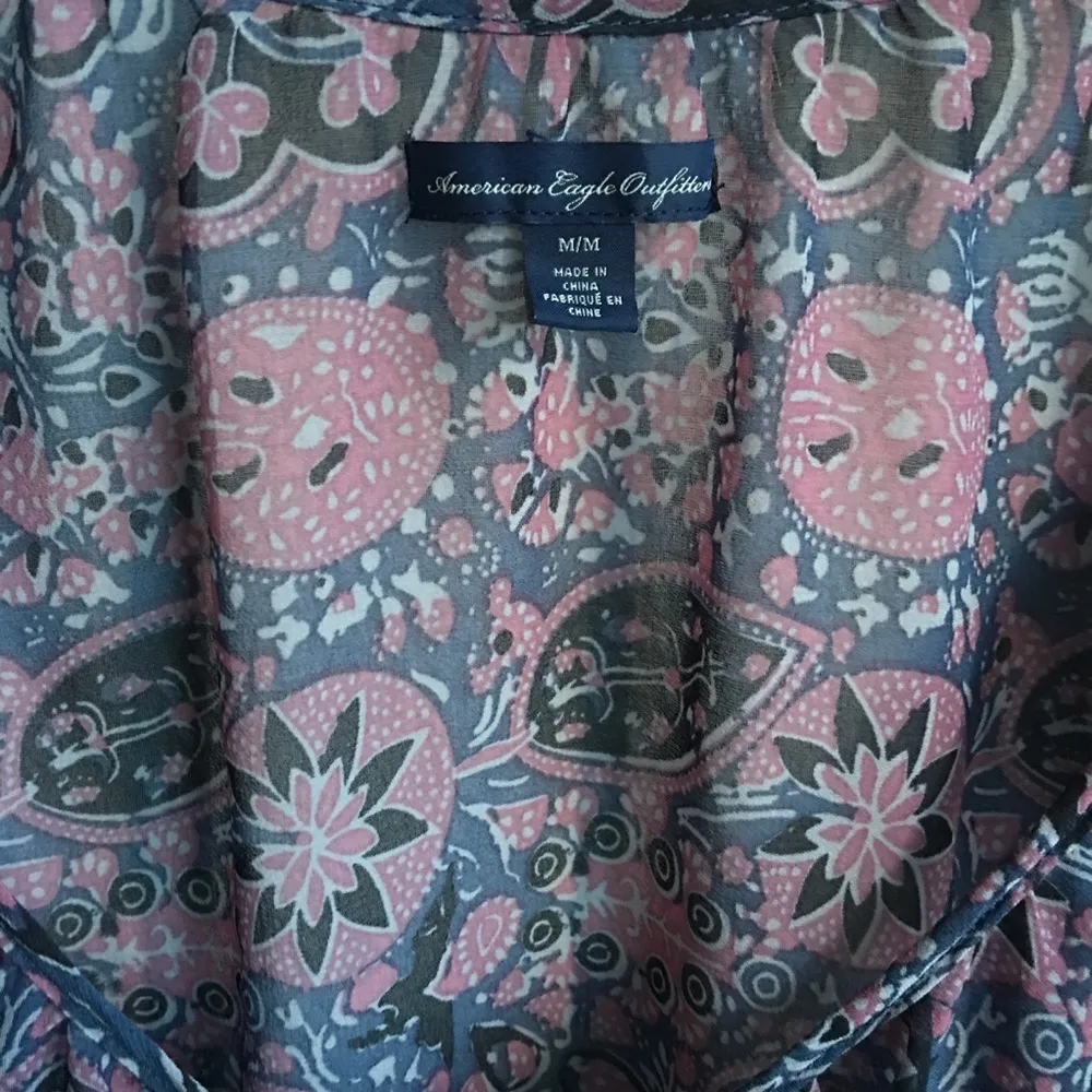 American Eagle Paisley Design Ruched Bottom Top Medium - Image 3