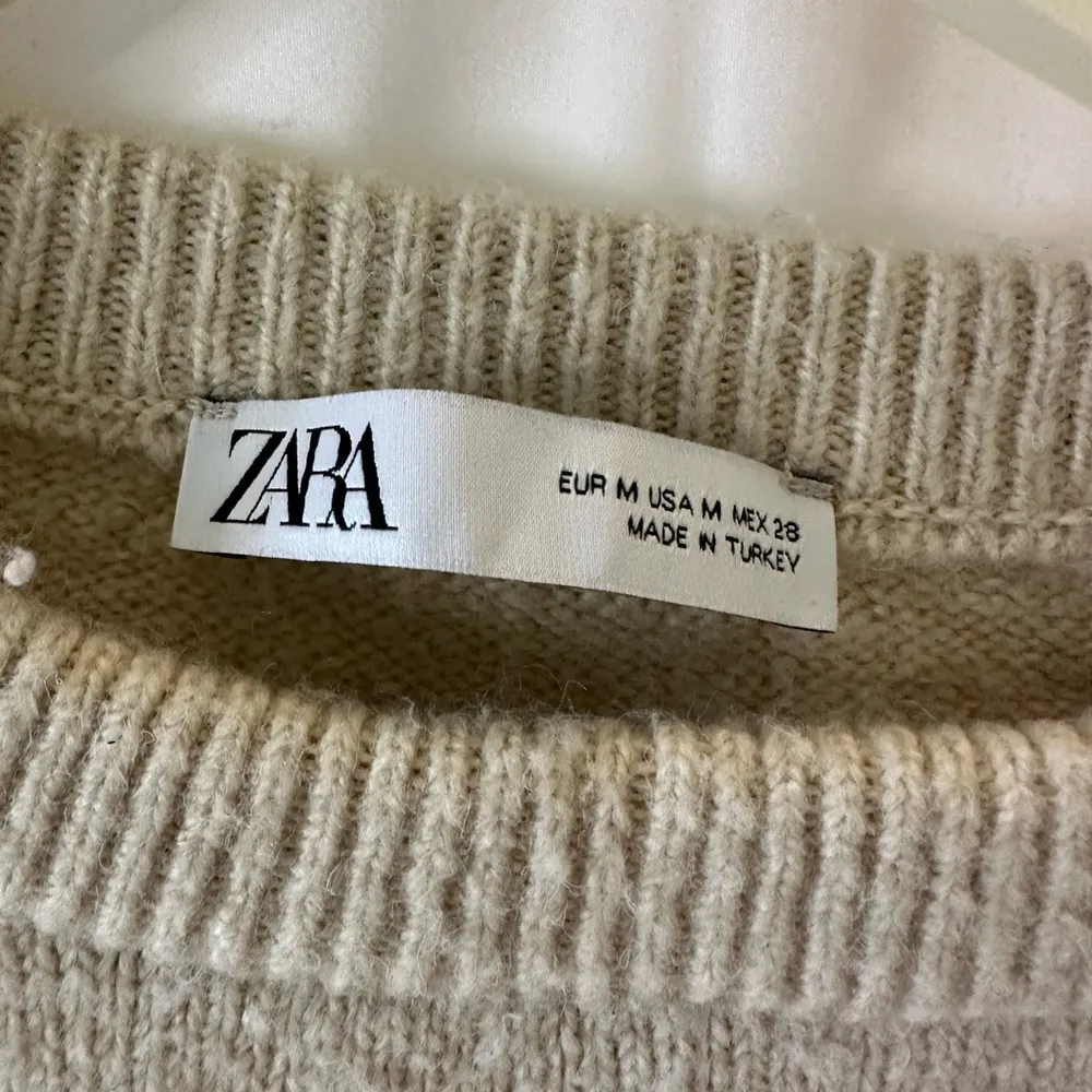 Zara Women's Beige Knit Oversized Crew Long Sleeve Pullover Sweater Top Size M - Image 2