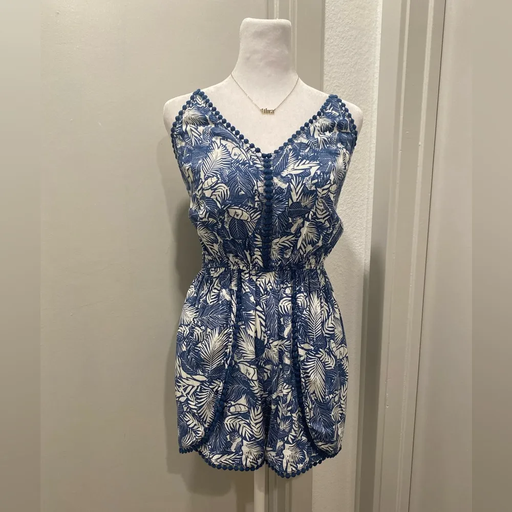 Xhilaration Blue & White Tropical Print Sleeveless Spaghetti Strap Romper - XS - Image 2