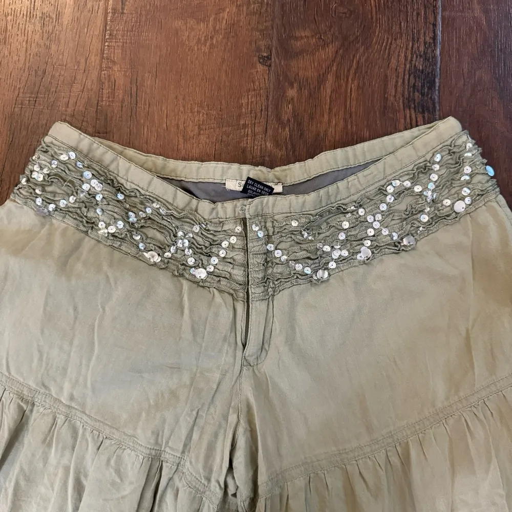 SANS SOUCI olive green cropped wide leg pants with sequined waistband, size L - Image 6