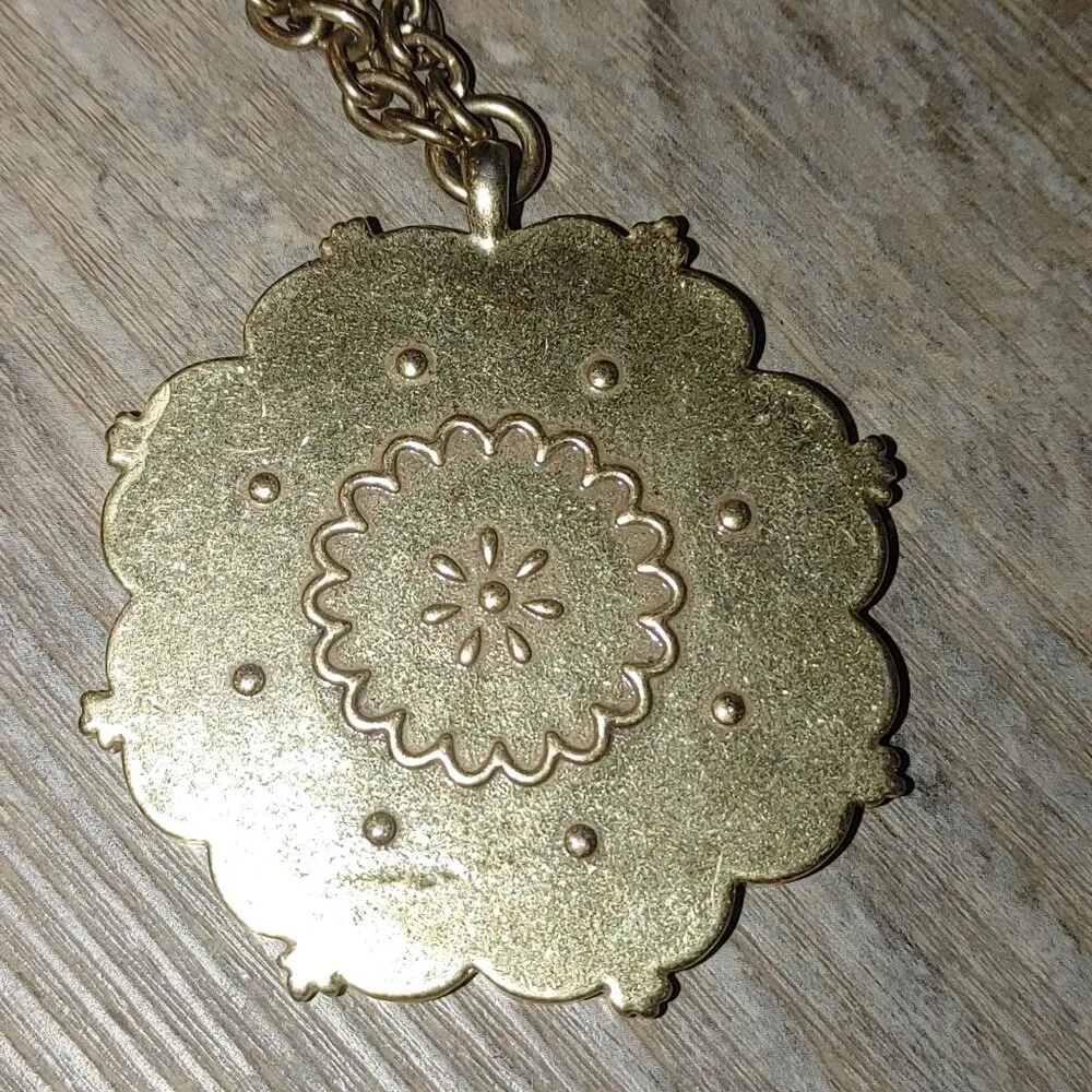 Lucky Brand Multi Color Medallion 2.5 inch Pendant Necklace Long Gold Tone Chain - Image 8