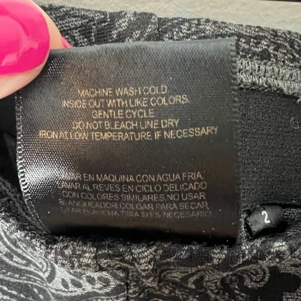 M Miracle body by Miraclesuit black paisley shaping pull on leggings size 2 - Image 8