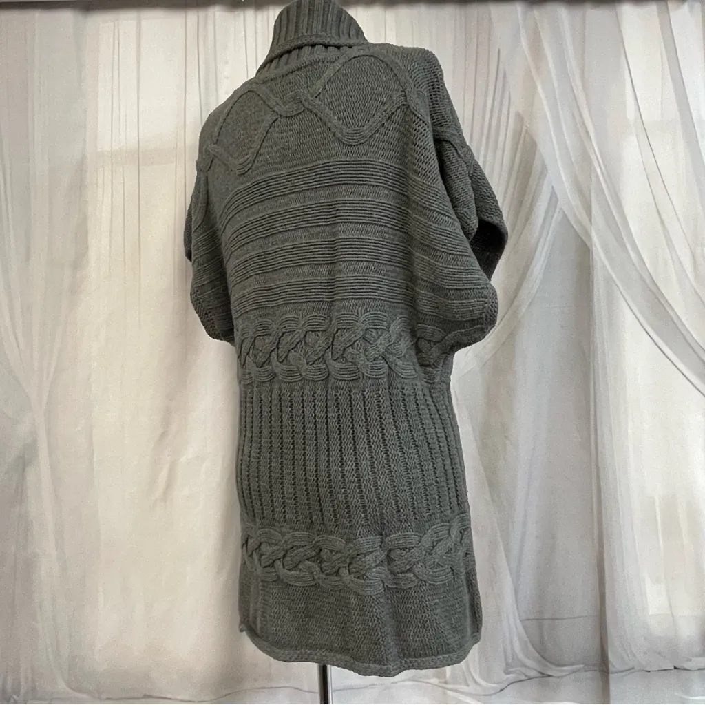 Tommy Hilfiger Charcoal Cardigan with Toggle Closure - Image 3