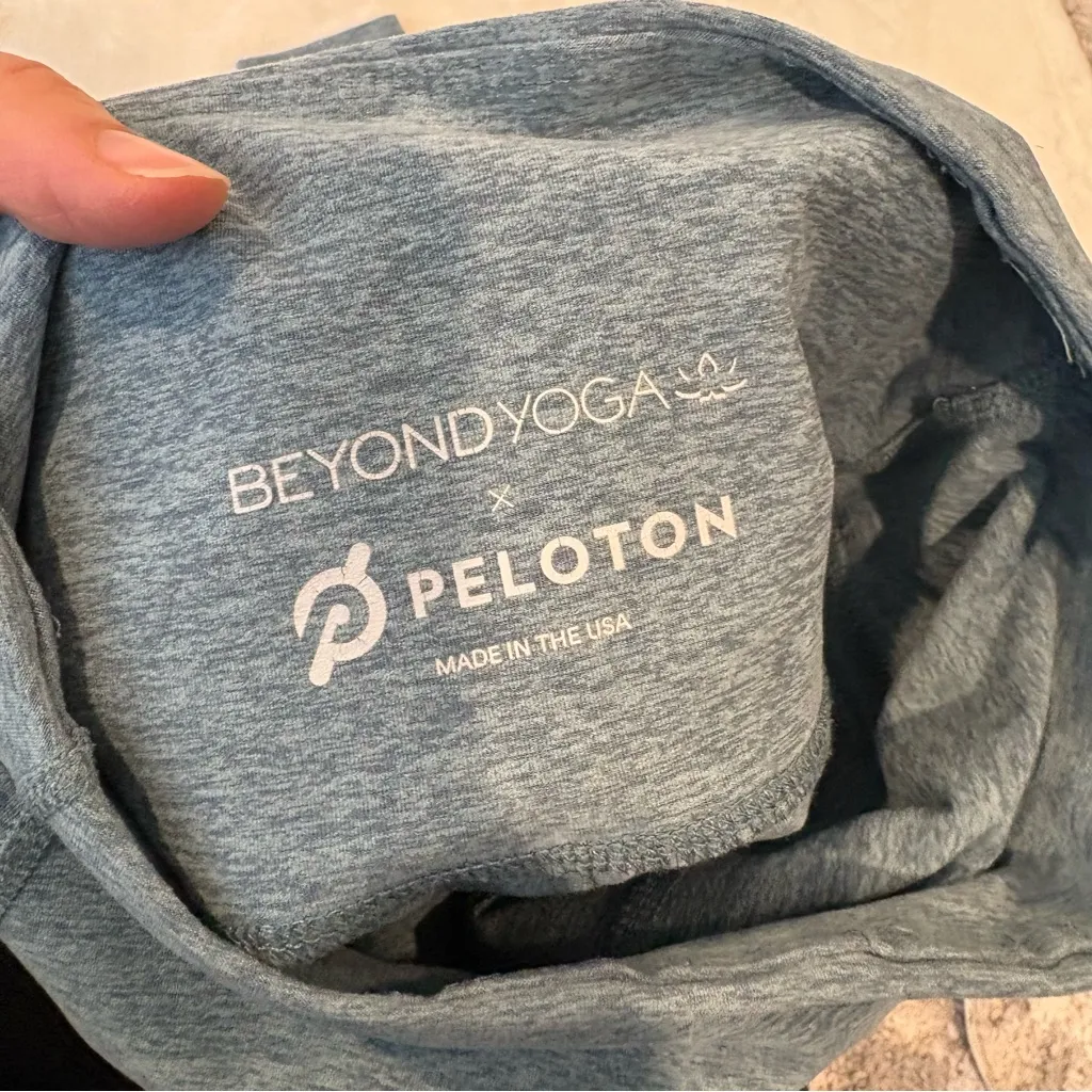 Beyond Yoga Small/XS Lot Tank and 2 Pairs of Cropped Leggings - Image 7