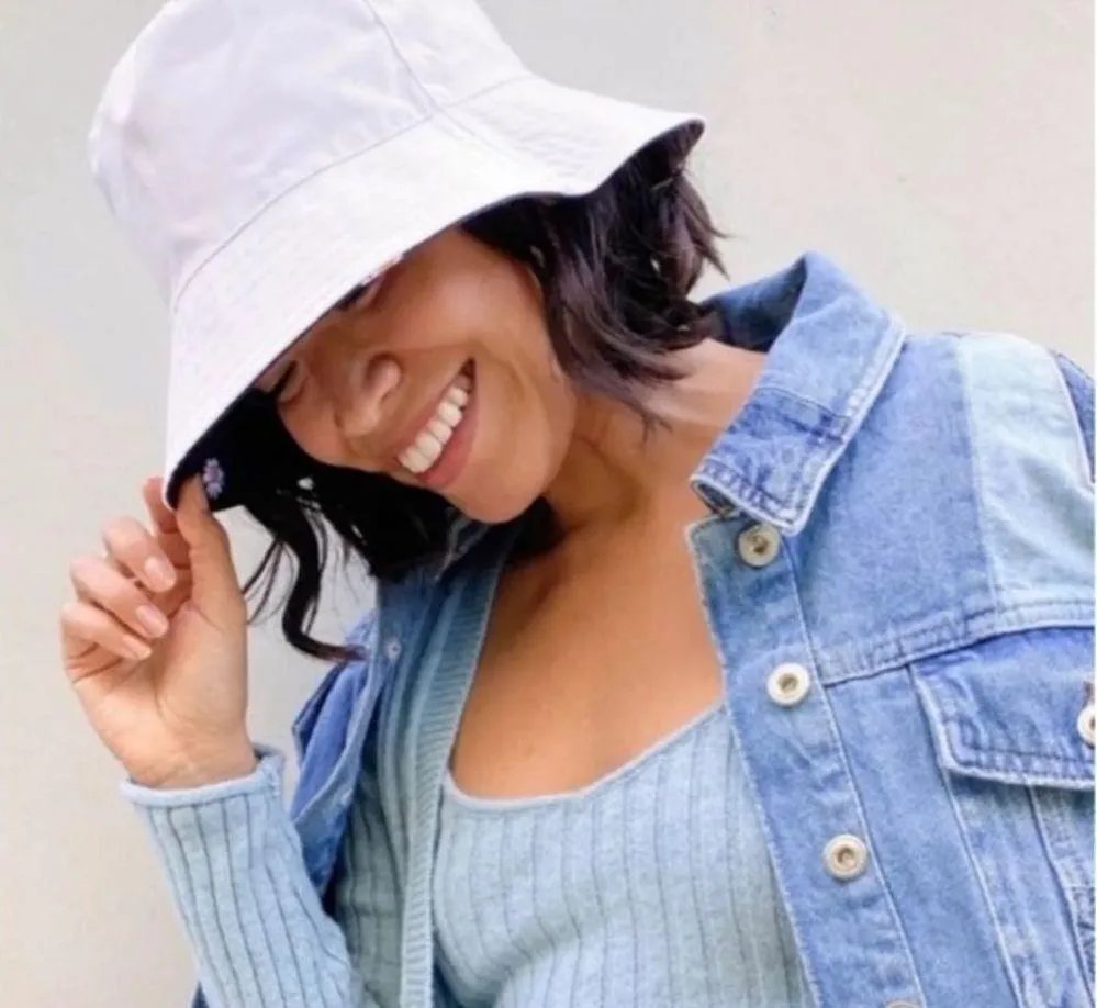 Alice + Olivia Reversible Bucket Hat Black, White with Daisy’s NWT - Image 3