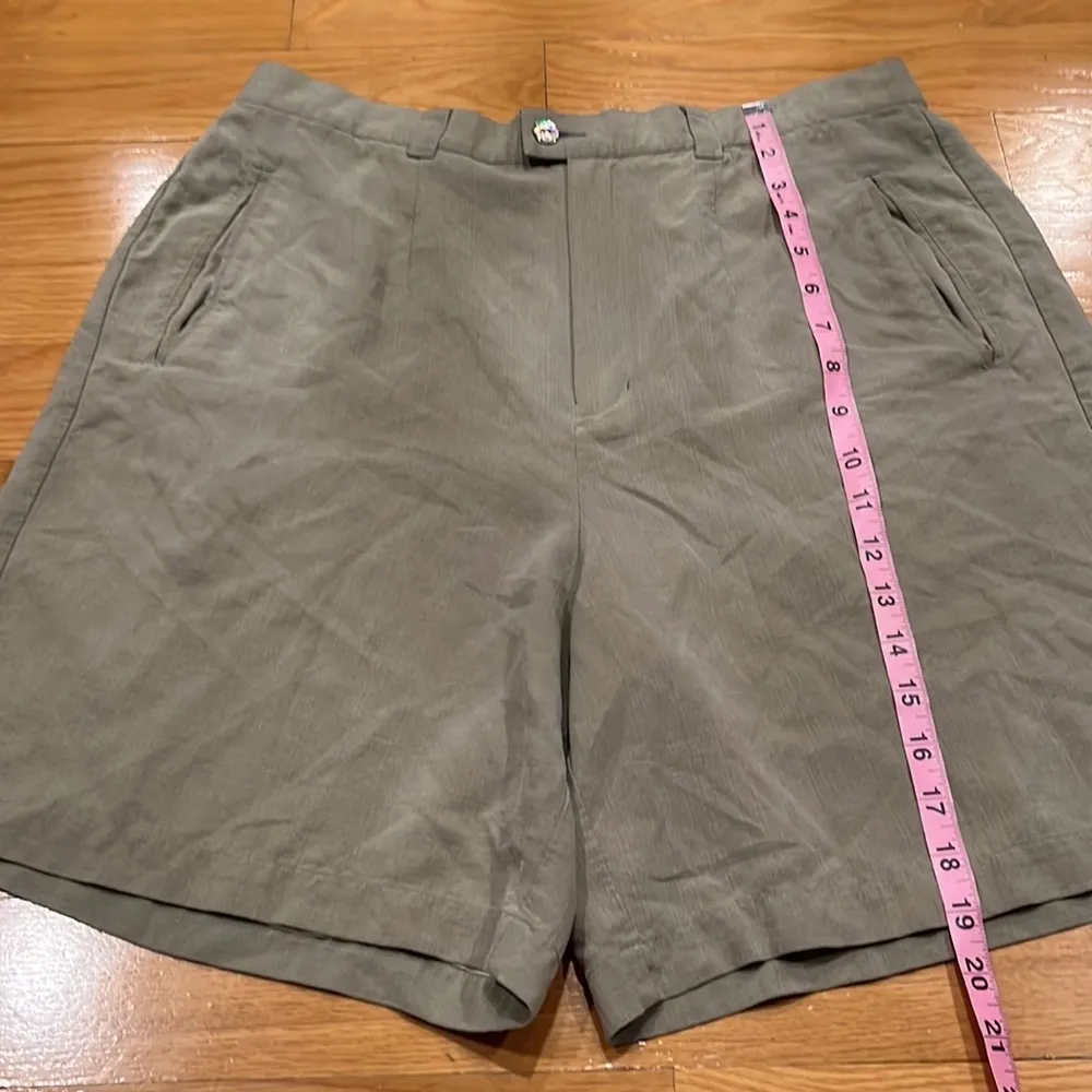 Tommy Bahama womens 100% silk shorts size 14. - Image 5
