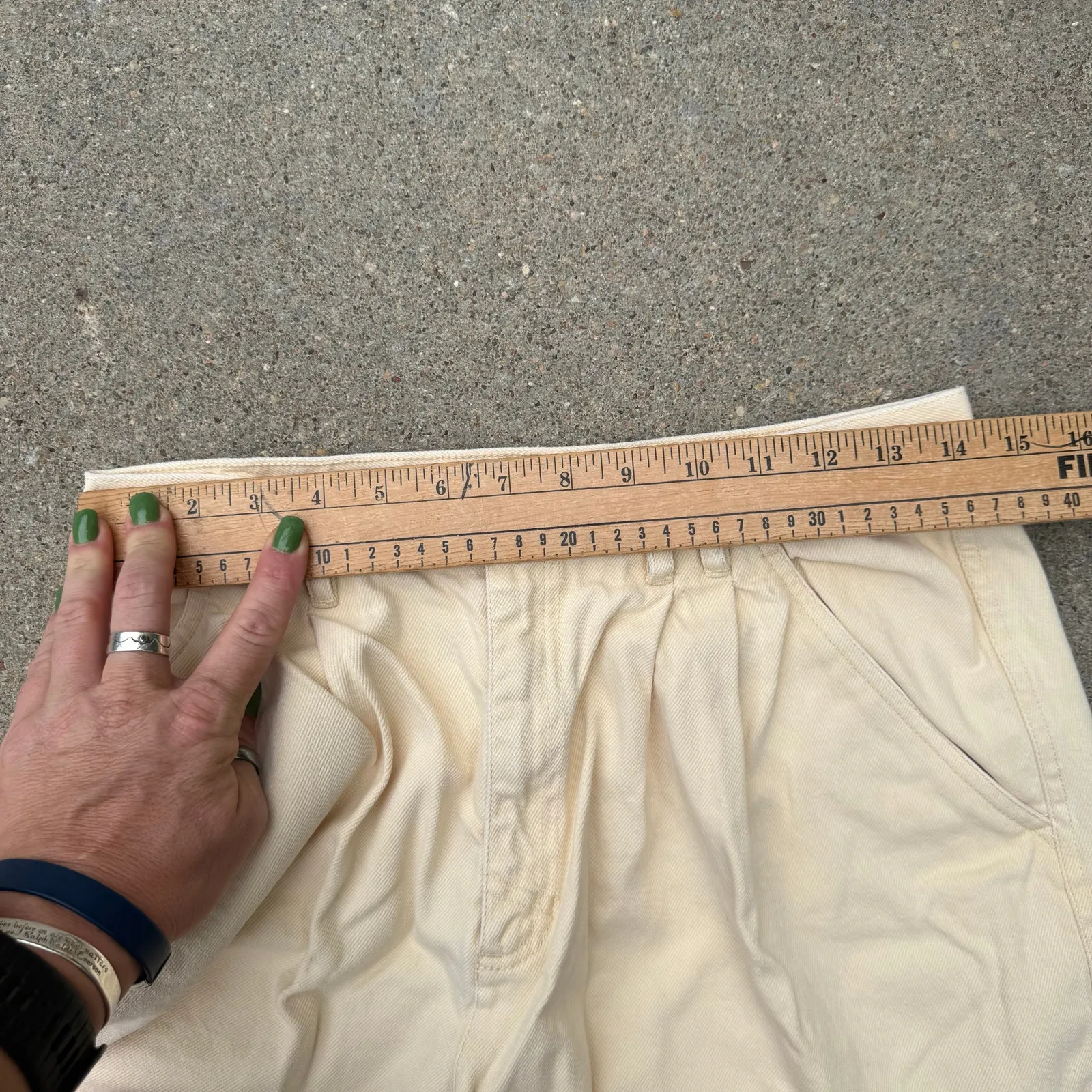 VTG 90s Liz Wear size 12 cotton butter cream yellow high rise pleated mom shorts - Image 4