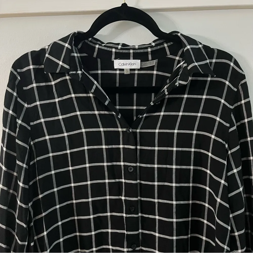 Calvin Klein  Windowpane Black and White Oversized Button Down Blouse- Size S/P - Image 2