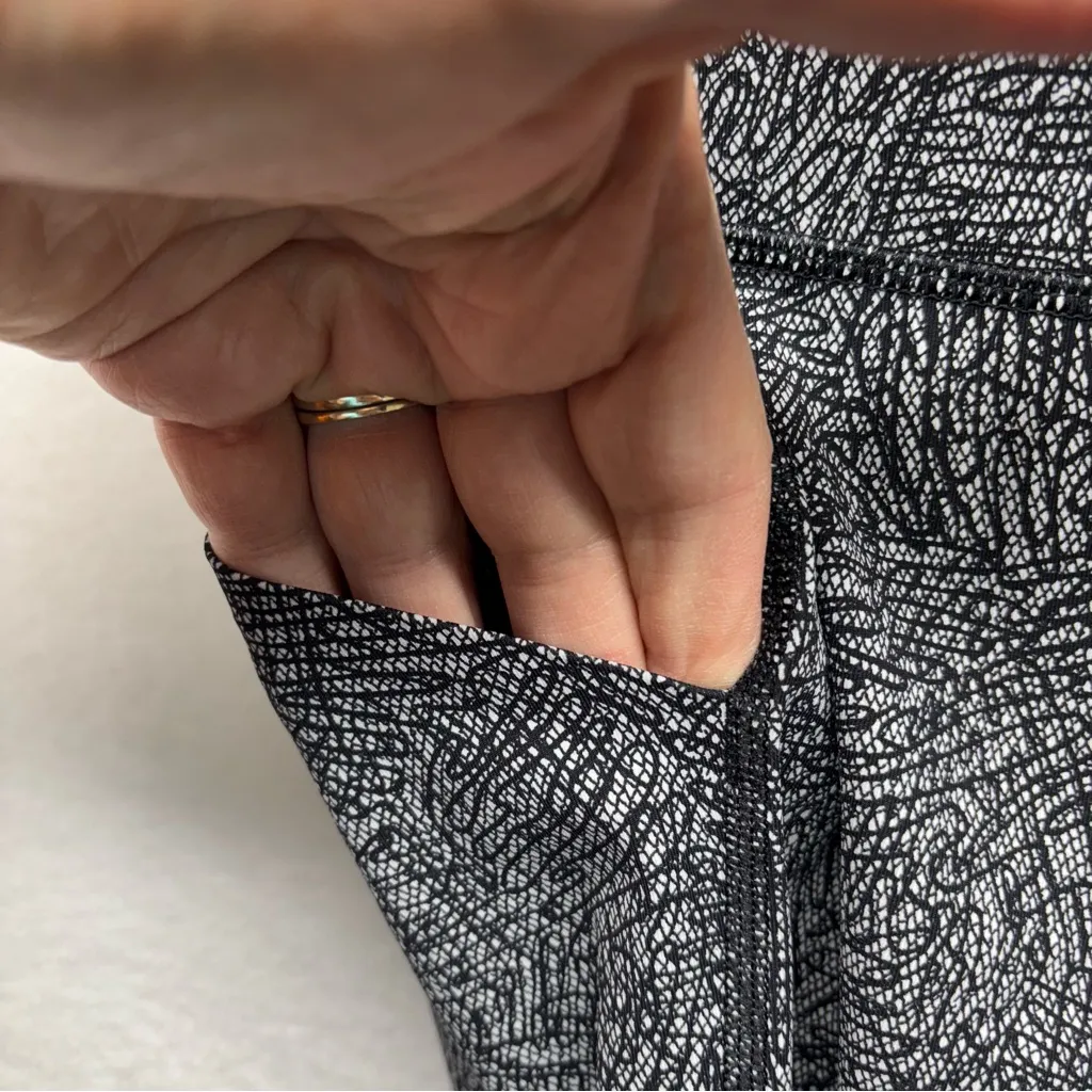 lululemon athletica‎ Monochrome Patterned Leggings - Image 2