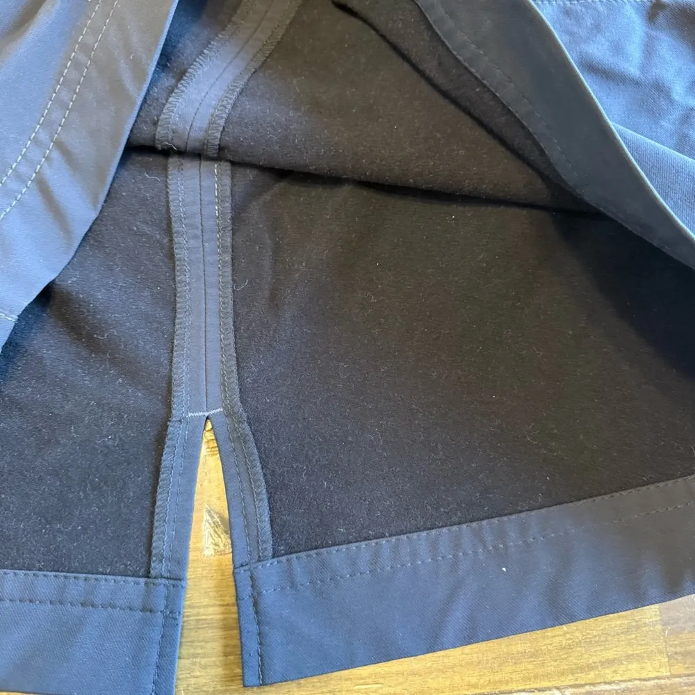 Athleta Black Skirt Mini Knee Lined Fleece Hiking 6 Zipper Pockets - Image 3