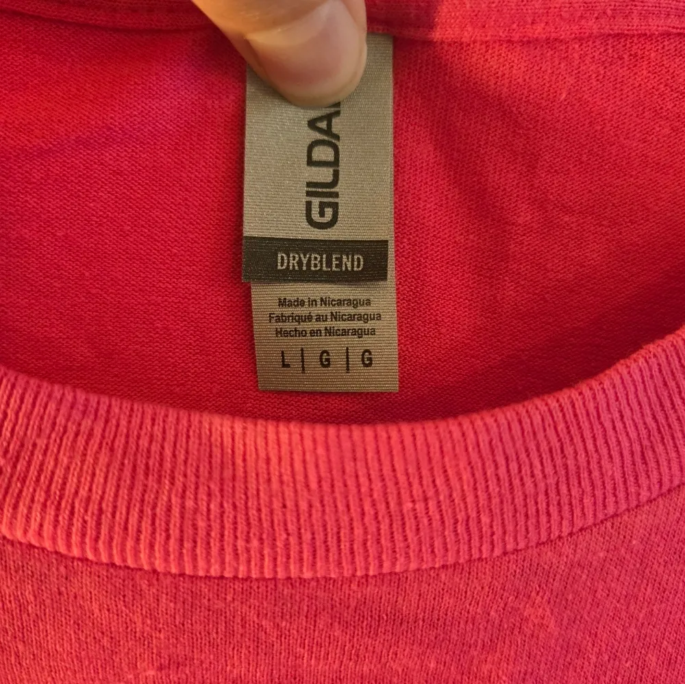 Mama Runs The Show Size Large T Shirt Gildan Never Worn hot pink - Image 4