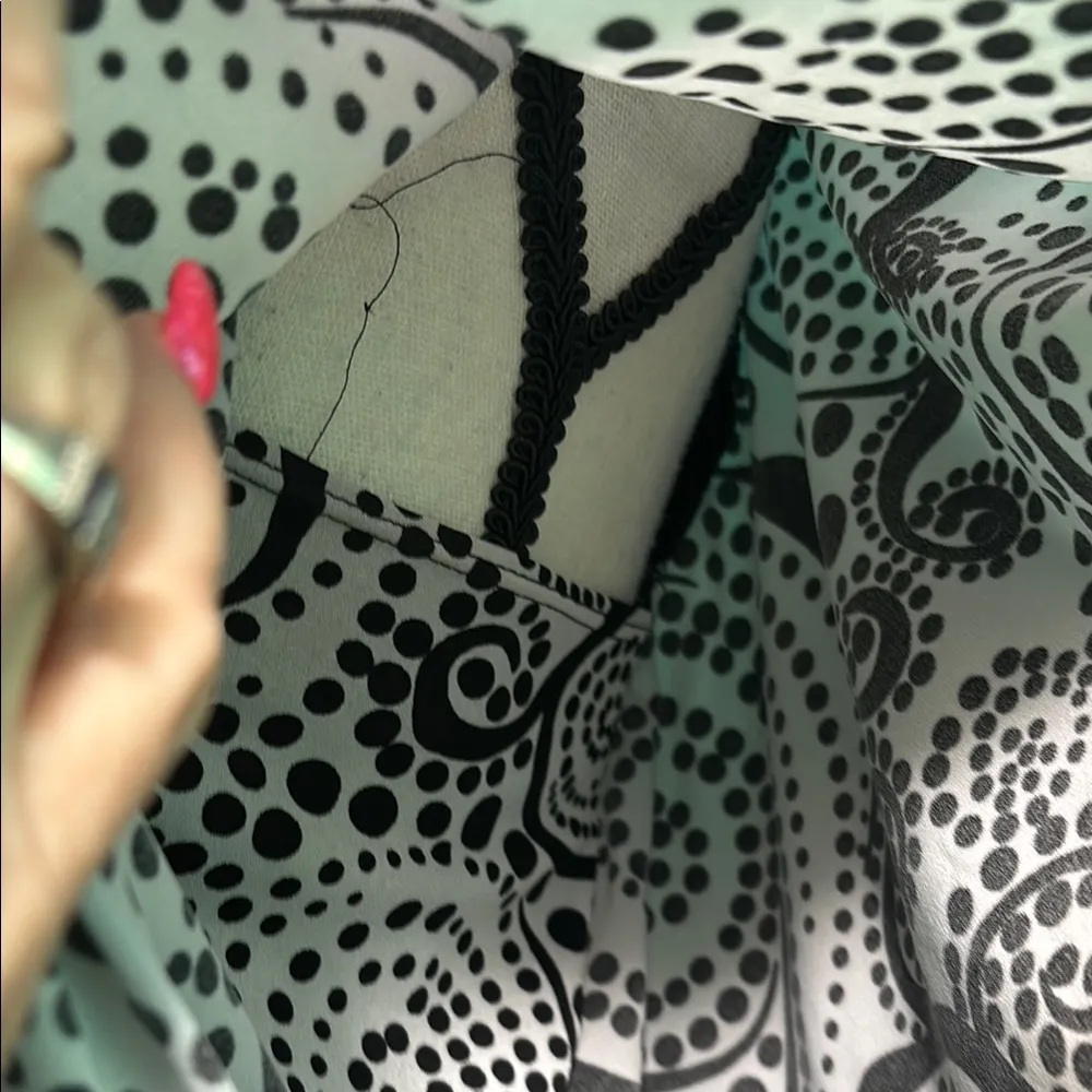 Cha cha vented Black and White Women's Flowy Top - Image 5