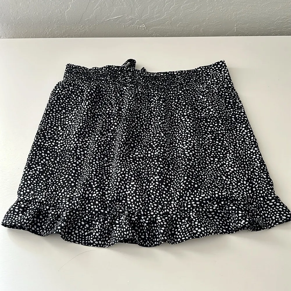 potter's pot Dalmatian print crossover skort w/ tie bow and ruffles - Image 5