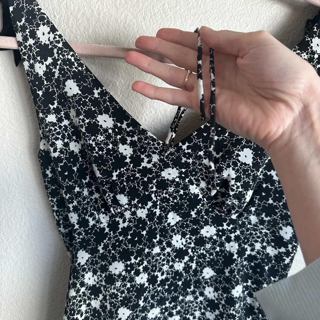 EXPRESS  Black and White Floral Mini Dress - Image 4