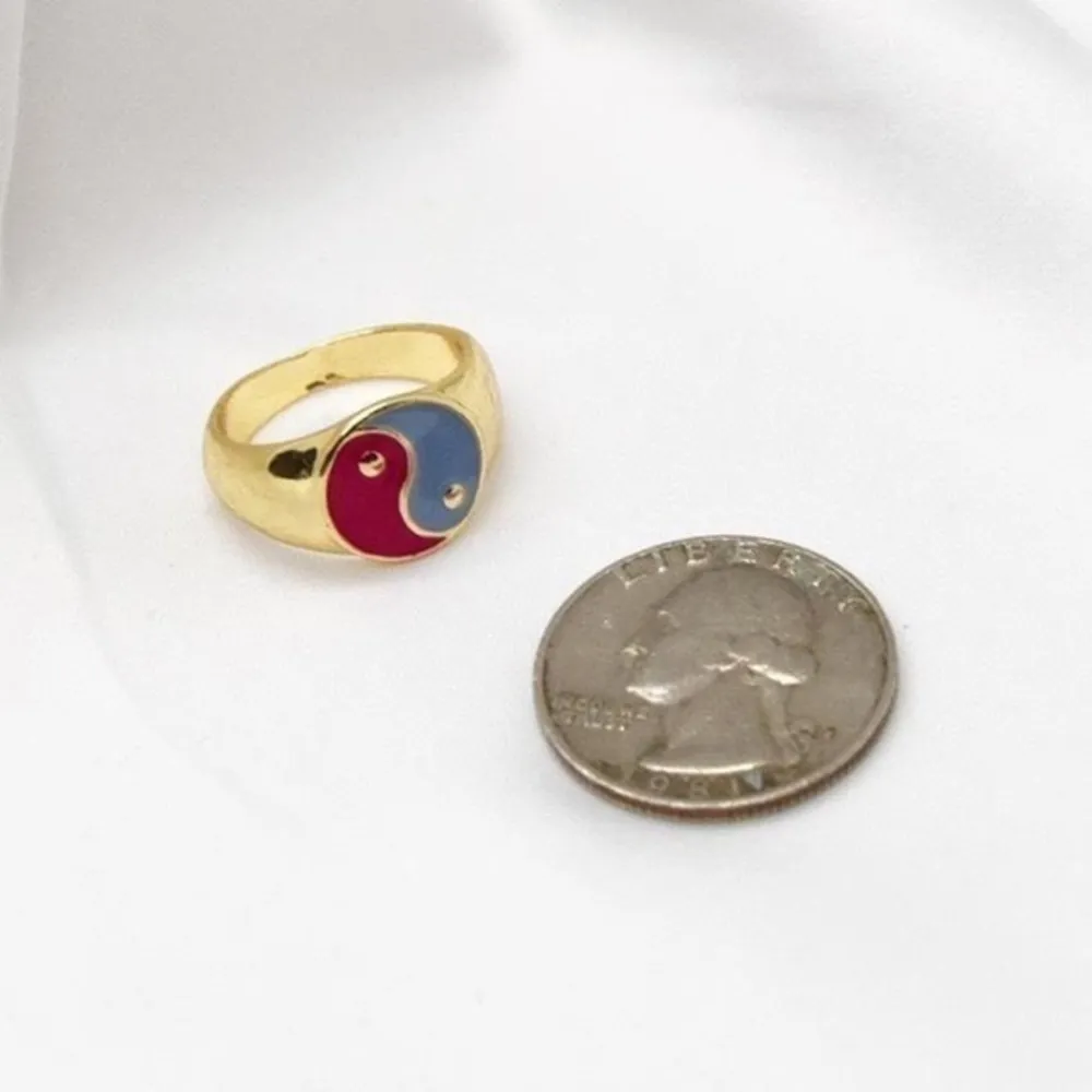 Yin Yang Y2K Ring Gold - Image 3