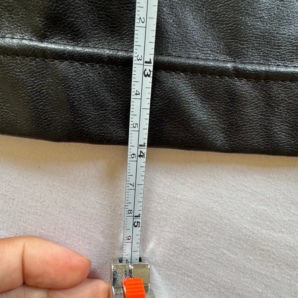 Wilfred Free Aritzia Medium Faux Leather Skirt Black Vegan Size 00 - Image 6