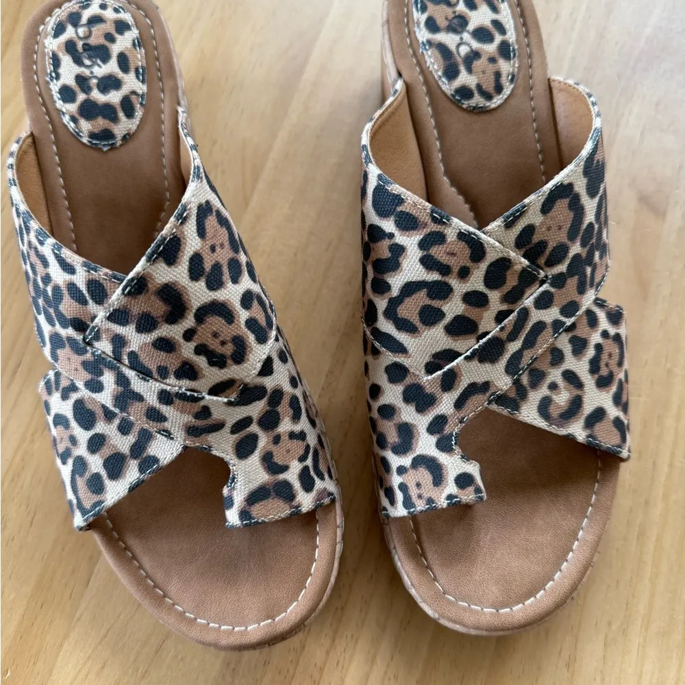 Born BOC Women’s Sz 11 Animal Print Wedge Sandals Brown Leopard Cheetah - Image 2