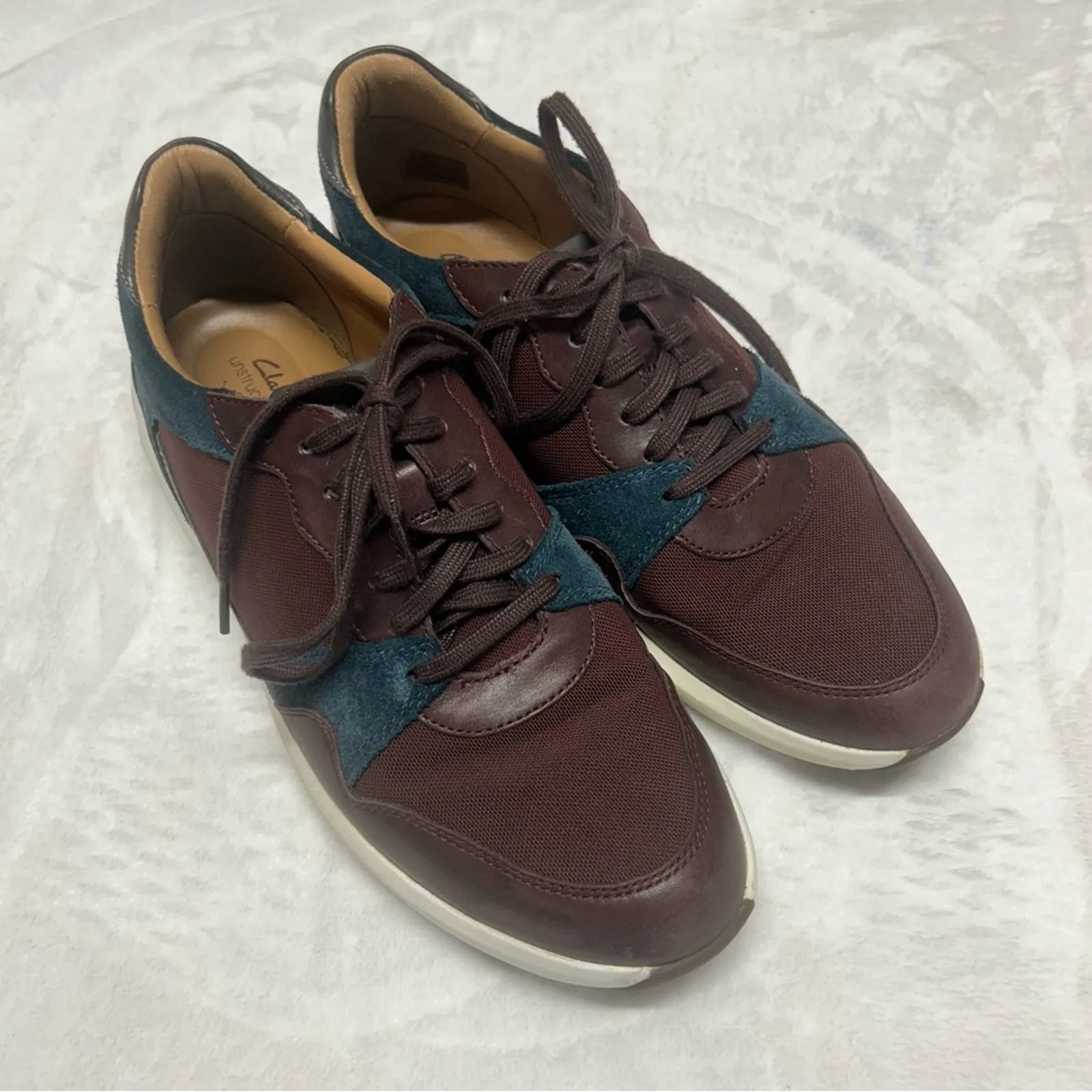Clarks Sneakers Lace Up Shoe Burgundy Red Navy Blue Un Rio Run Womens Size 10.5 - Image 2