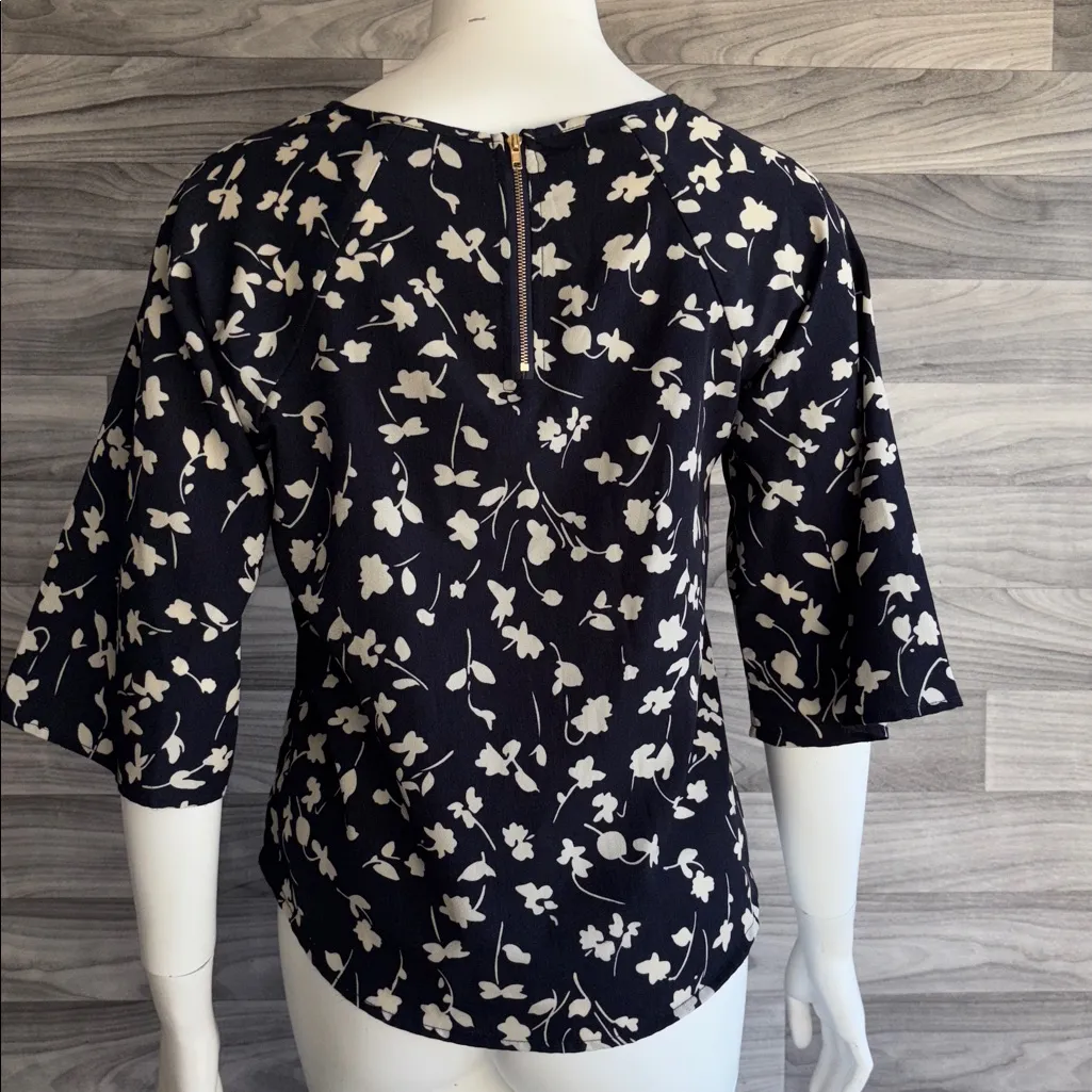 Papermoon Navy and Cream Floral Blouse - Image 3