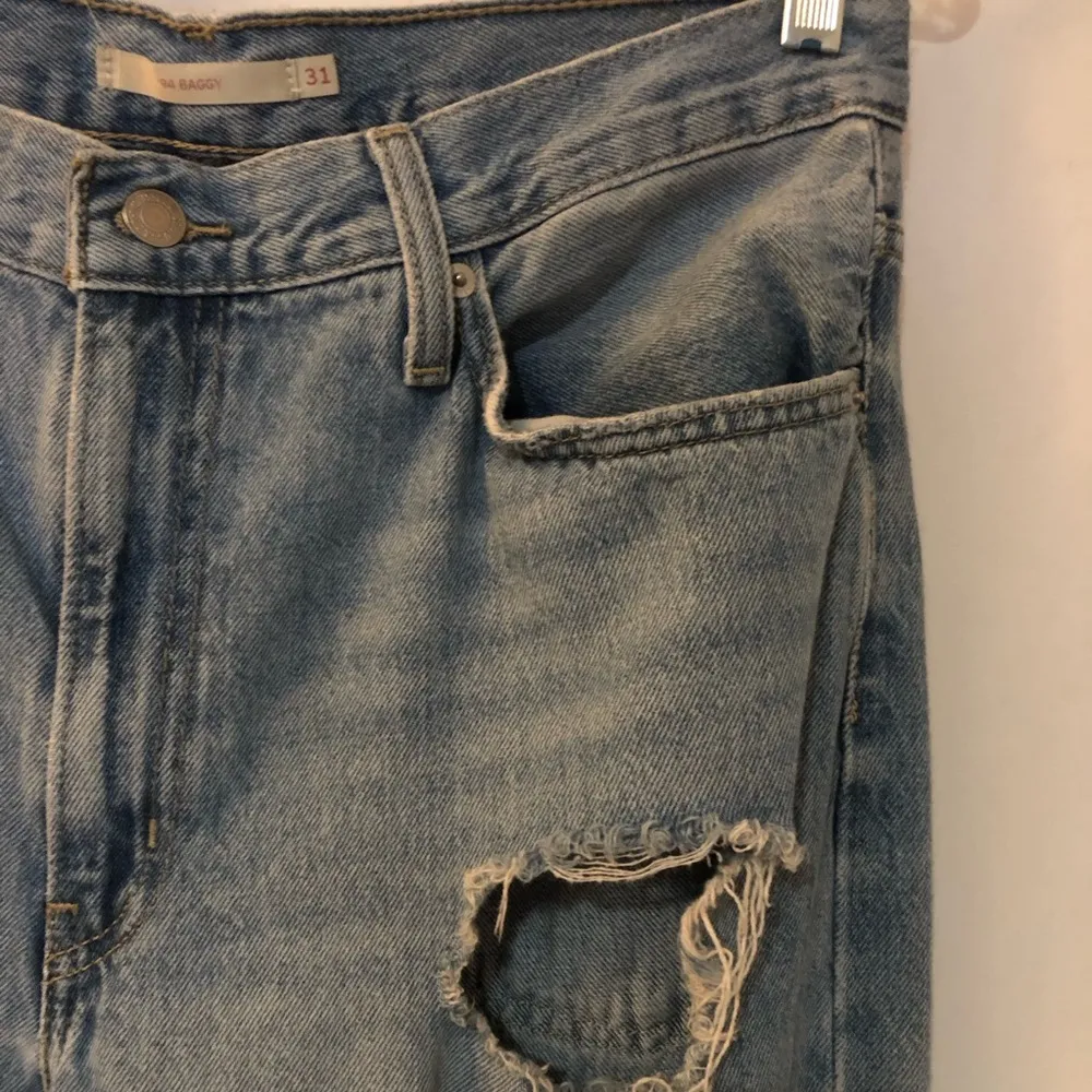 LEVI'S '94 Baggy Distressed Jeans Size 31 - Image 7