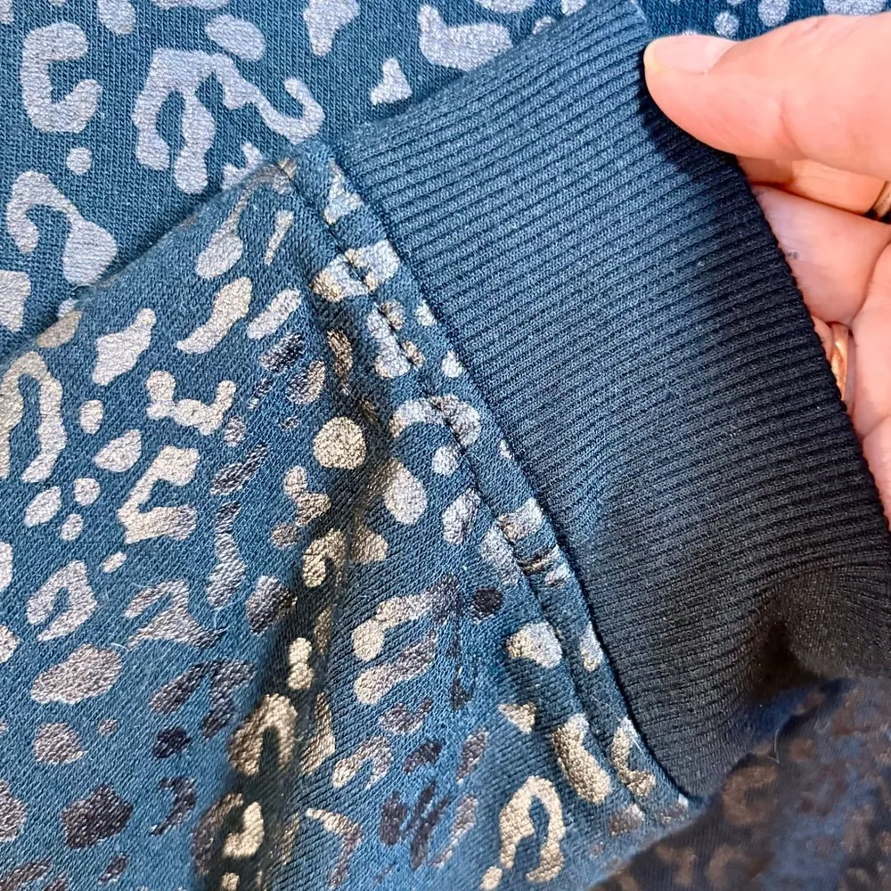 JANE + DELANCEY Subtle Sparkle Black Leopard Print Fleece Lined Sweatshirt 2X💚 - Image 3