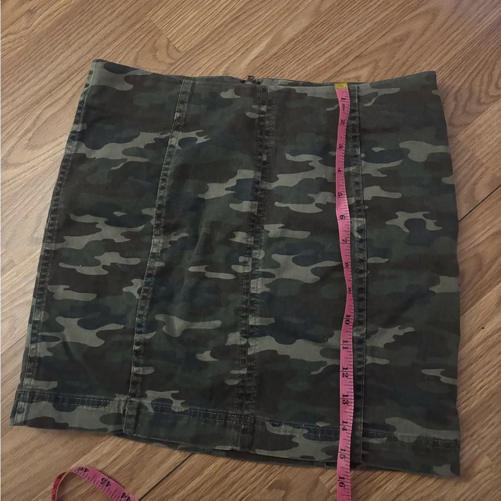 Free People Camo Skirt Size 8 - Image 2