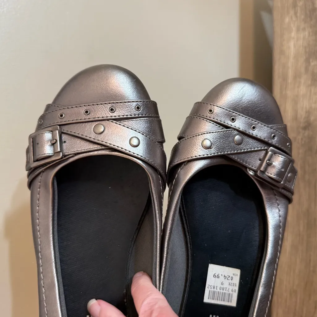 American Eagle Metallic Slip On Flats Shoes Women’s Size 9 Buckle Detail - Image 7