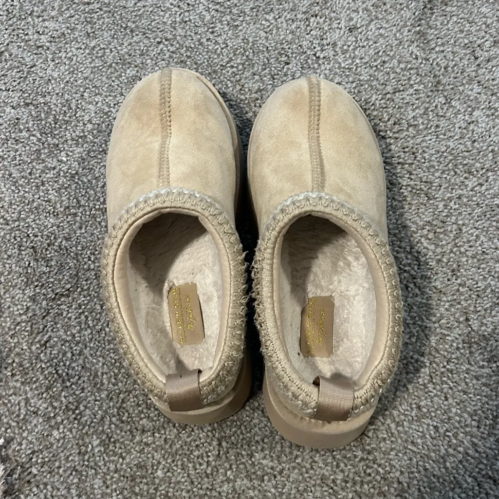 Tan Slippers - Image 2