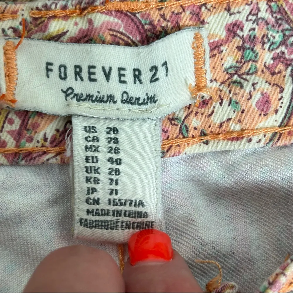 Forever 21 Paisley Floral Skinny Jeans Size 28 - Image 3