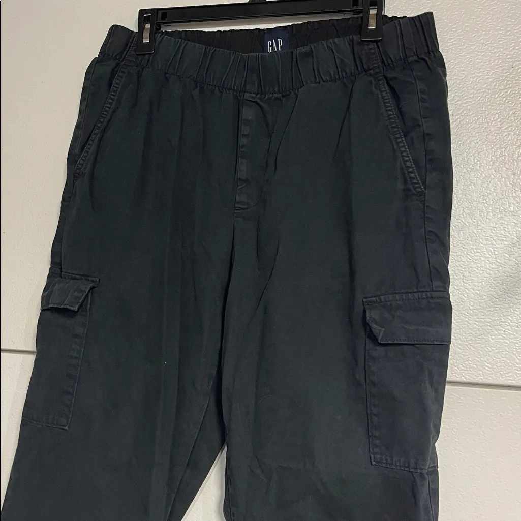 GAP WOMENS MID RISE TWILL CARGO PANTS BLACK LARGE - Image 3