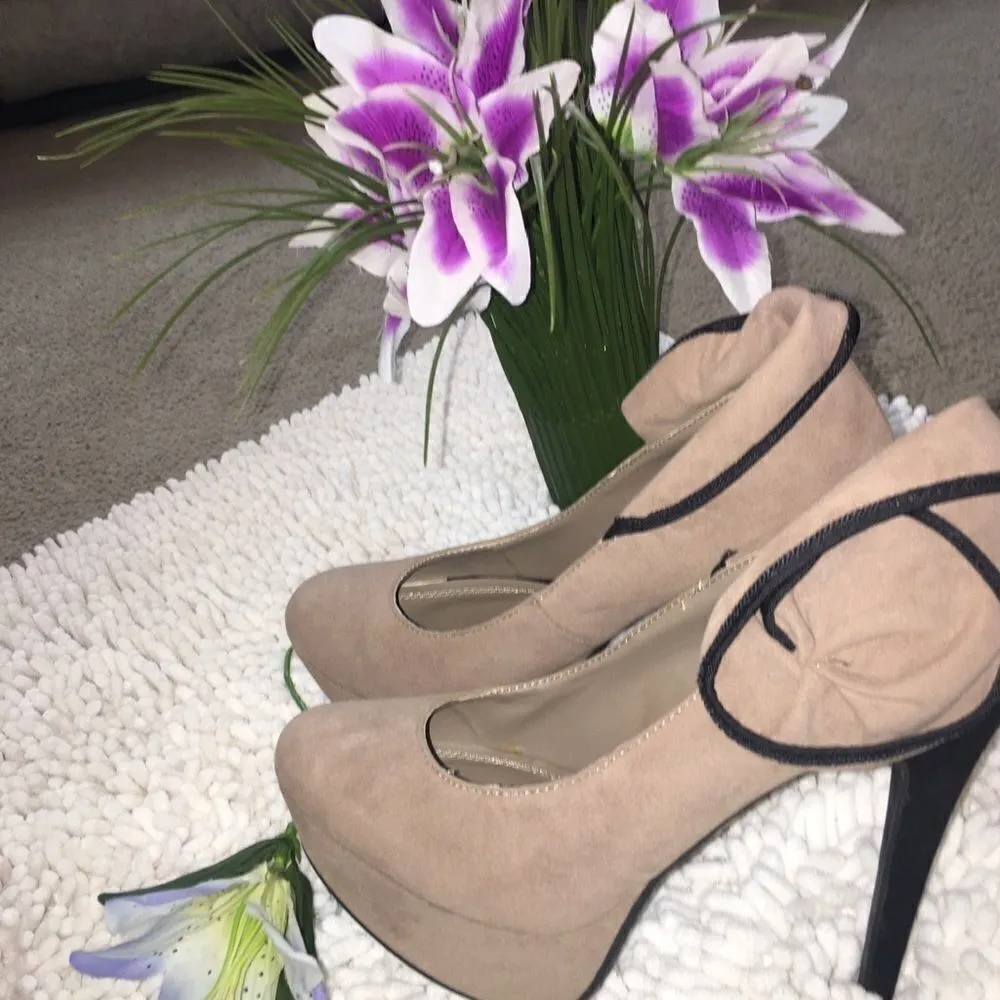 Anne Michelle Tan Stilettos Size 8 - Image 7