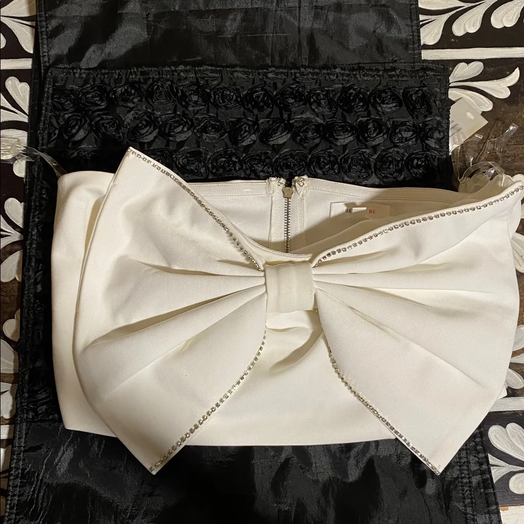 White cropped top with a bow - Image 2