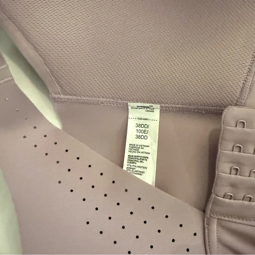 NWOT Under Armour RUSH High Sports Bra - Image 3