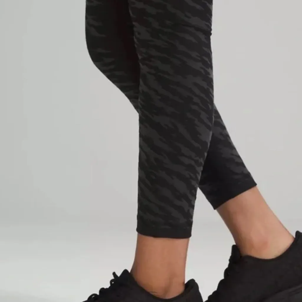 lululemon Wunder Under Lunar New Year HR 25” leggings in Black Tiger sz 0 - Image 3