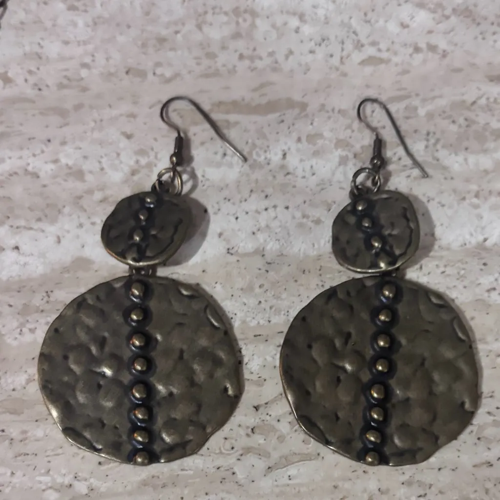 Elegant Black Heart Necklace and Earring Set - Image 4