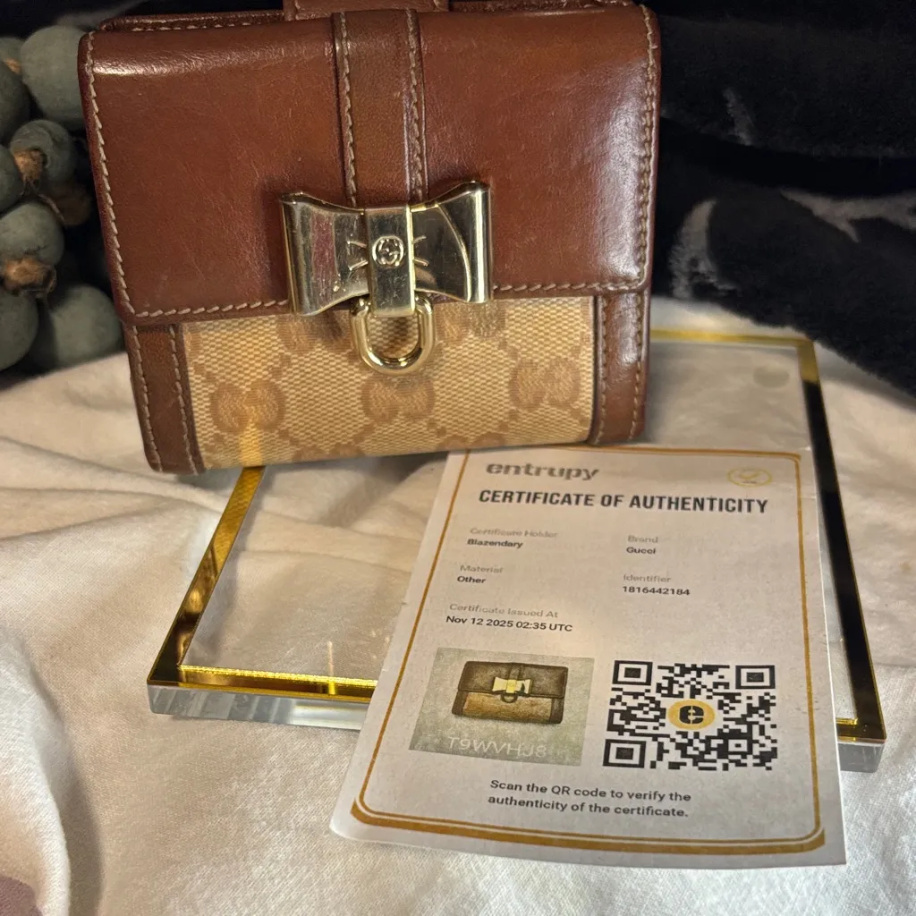 Gucci Brown and Tan Wallet with Gold Accent - Image 8