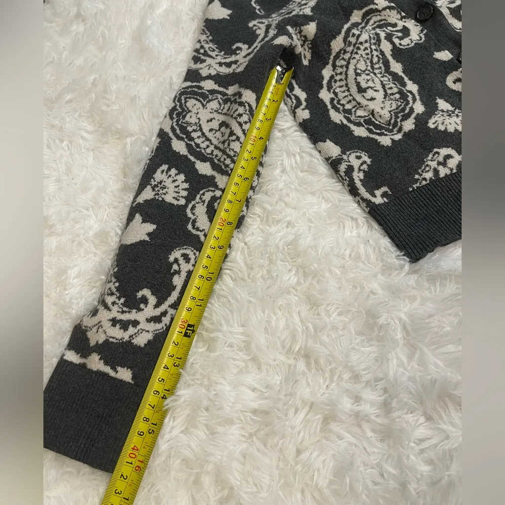 Ophelia Roe grey white paisley long sleeve v-neck cardigan sweater womans S - Image 8