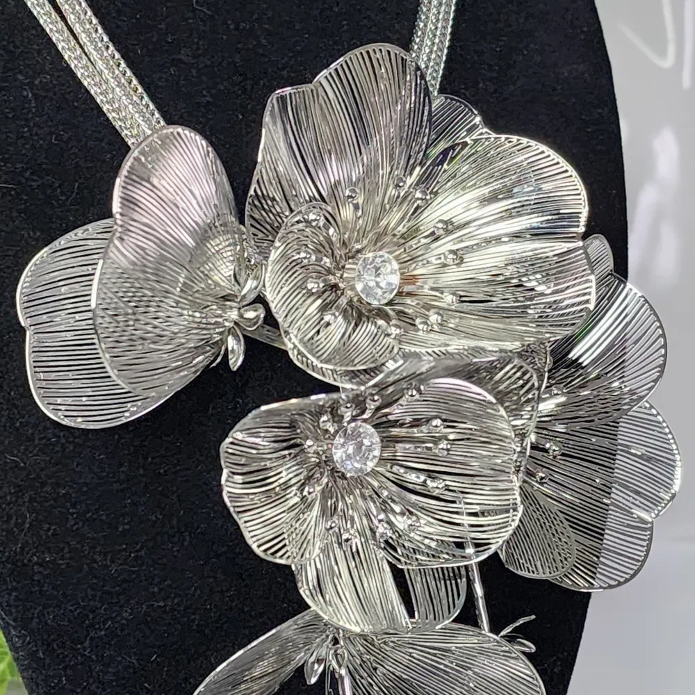 Silver Dangle Flower Pendant Choker Necklace and Earrings Set - Image 4