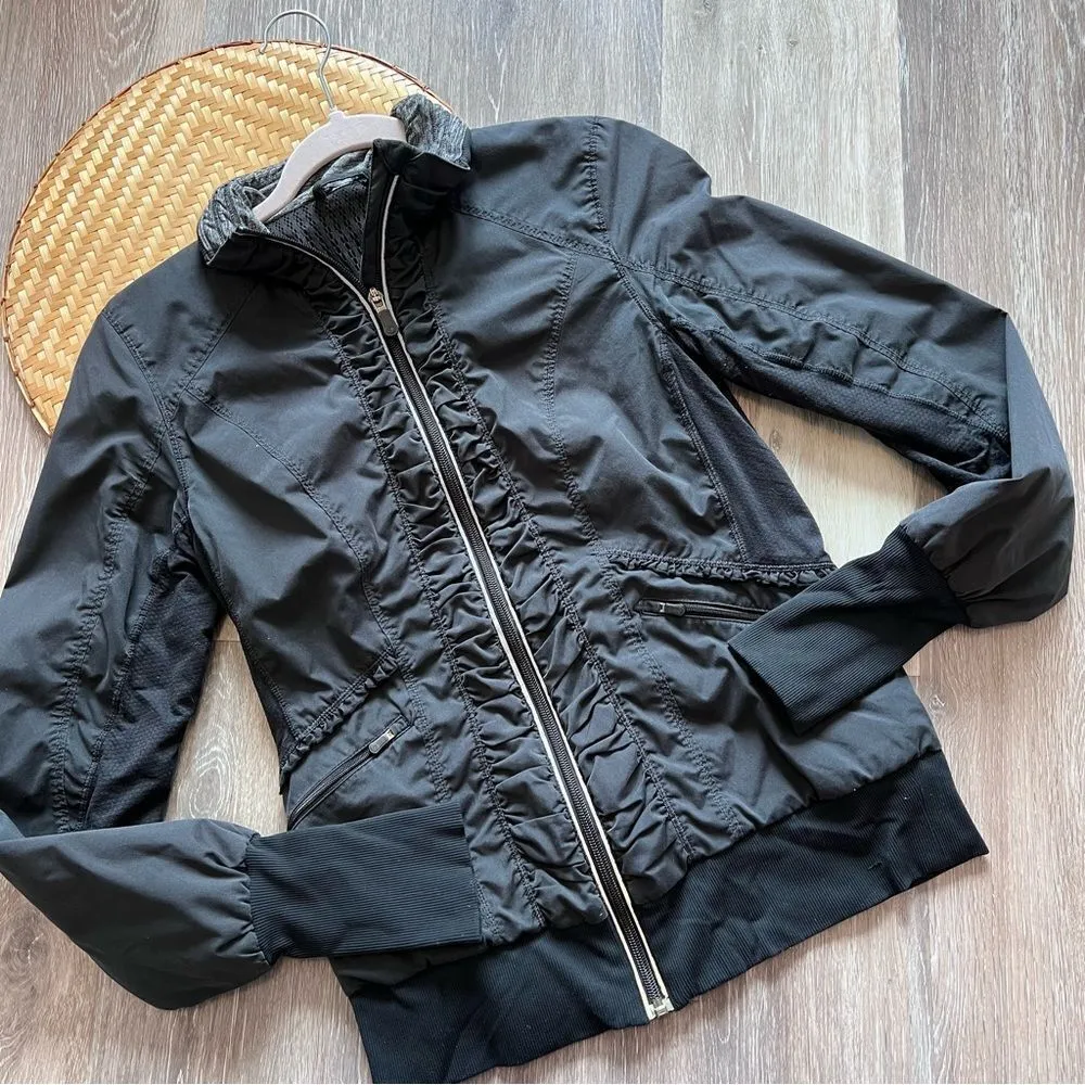 Lululemon back on Track jacket‎ Women’s Size 6 - Image 3