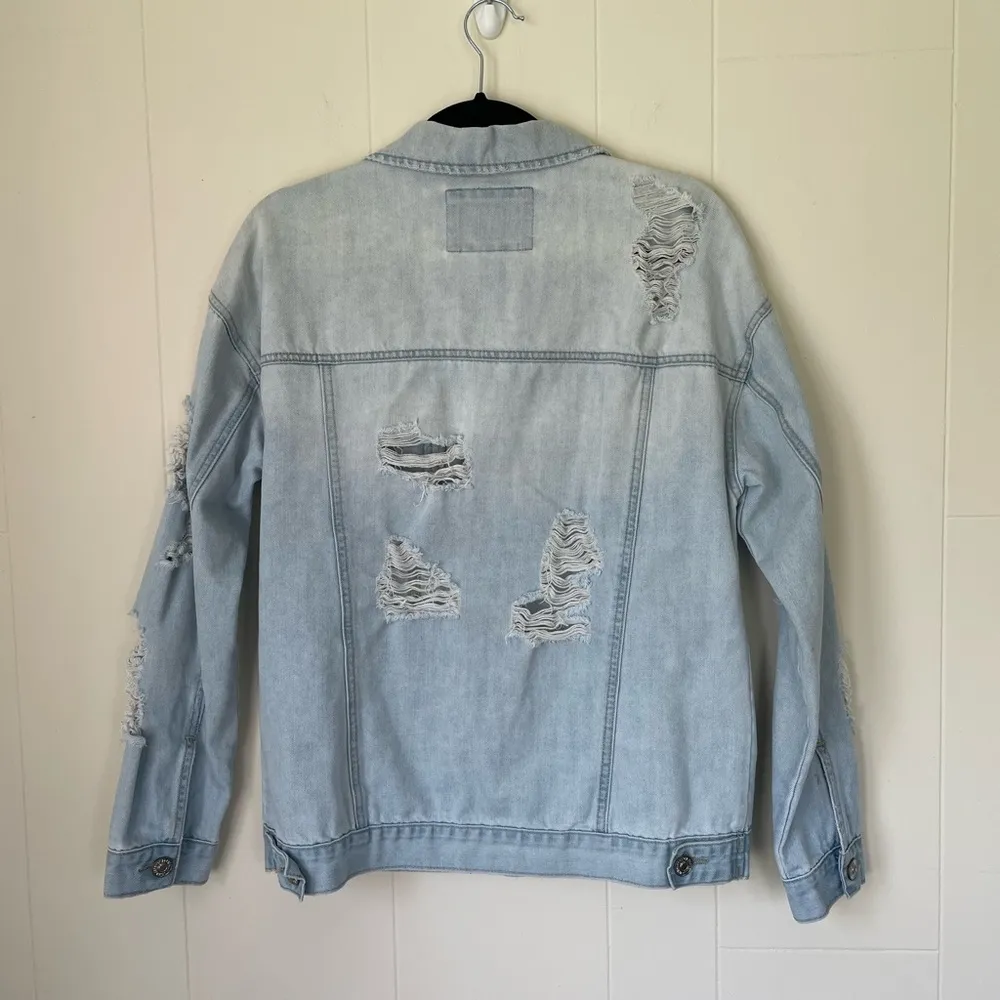 Forever 21 distressed light wash denim jean jacket  ~ holes 90s Y2K ~ Size Small - Image 2