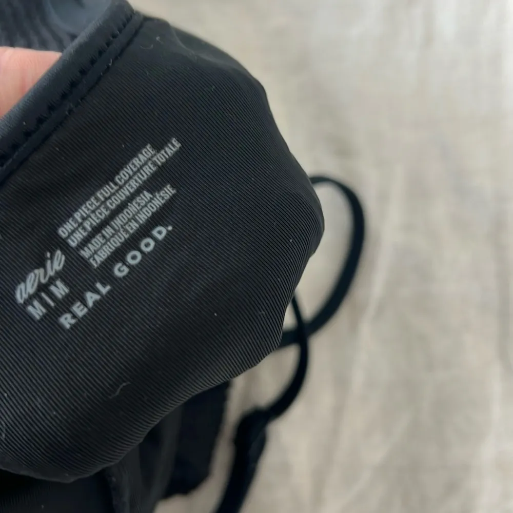 Aerie Black Crinkle Scoop Full Coverage One Piece Swimsuit Size M $55 - Image 9