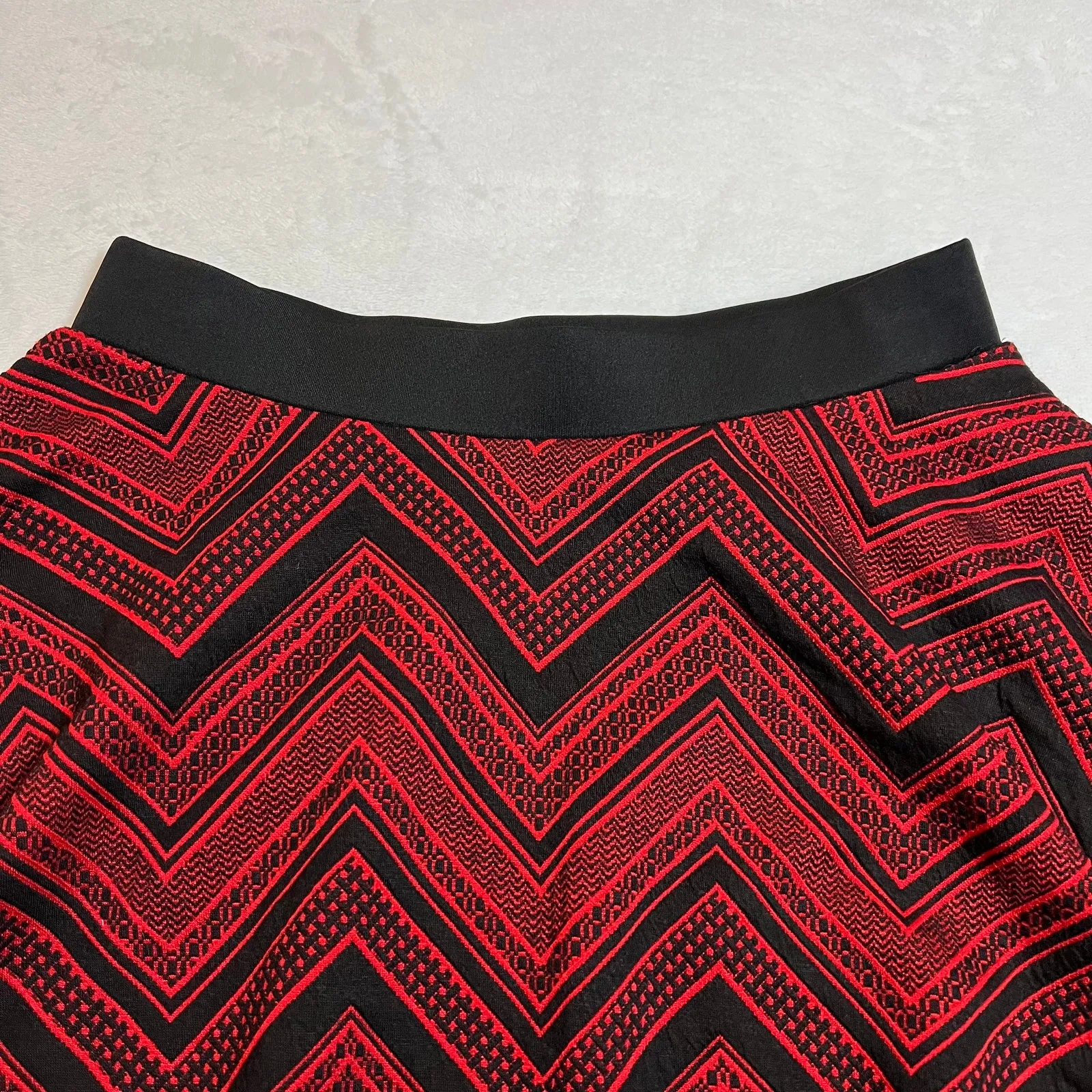 Women's Chevron Flare Mini Skirt Size XS Trendy Colorful Casual Y2K Preppy Red - Image 3