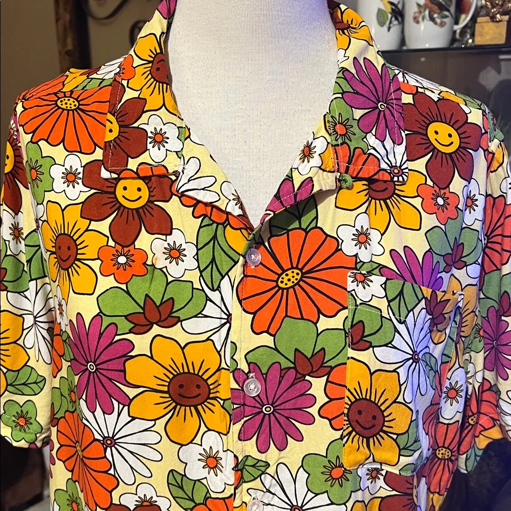 Massive Daisy retro button up shirt size M. 60’s, hippy, colorful, happy,floral Orange Size M - Image 2
