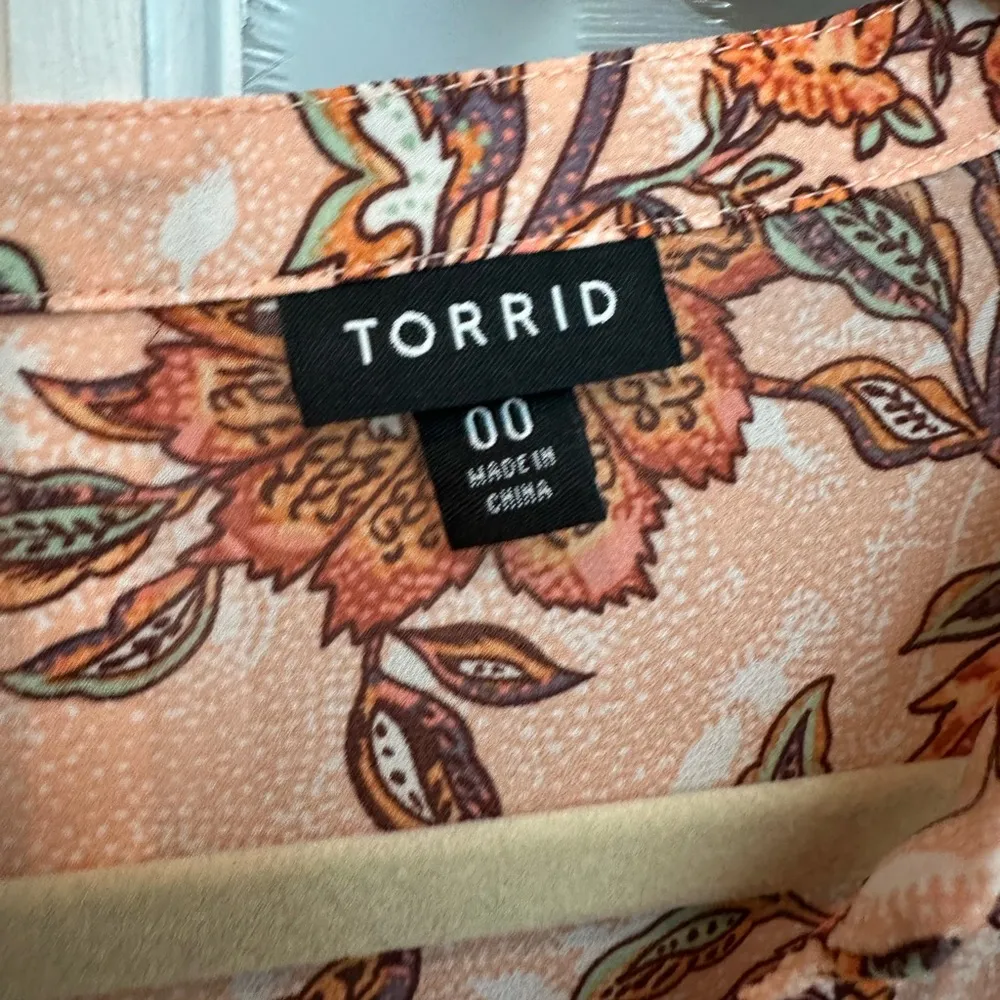 Torrid V Neck Lexie Babydoll High Low Tunic Top Chiffon Floral Pink Size 00 M - Image 9