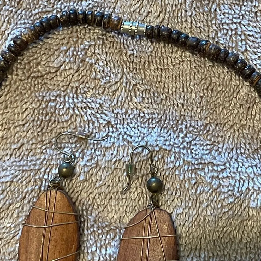 Vintage Wooden lightweight giraffe beaded necklace and earring set Brown - Image 4