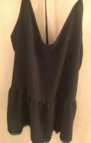 Black Crisscross Back Flowy Top Size L - Image 3