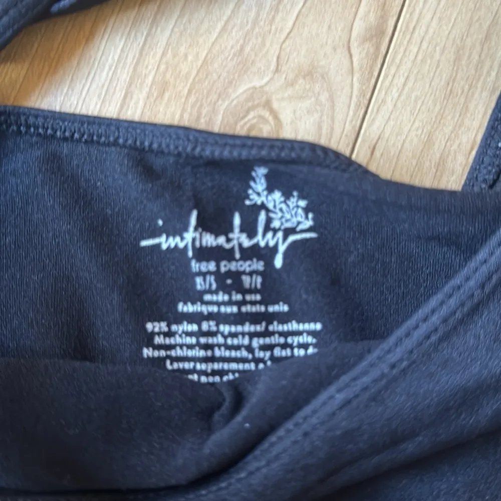 Black Cropped Tank Top - Image 2