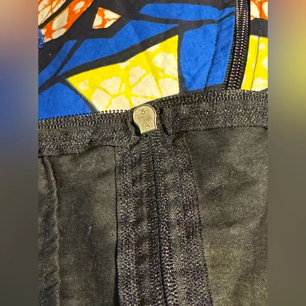 EUC Unbranded Blue, Yellow, and Orange Geometric Women's Top size small - Image 7